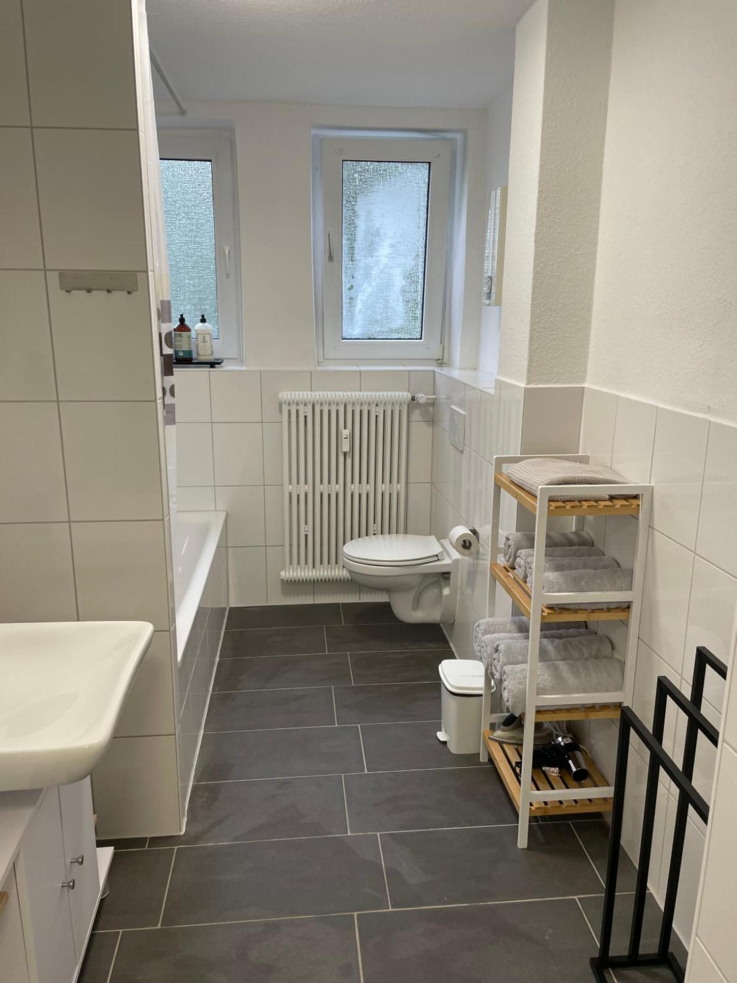 City Apartment Duisburg 1#Netflix &Wlan &Kingsize Bett &Kaffee Maschine & Central & 500M Innenhafen & 2 Min U Bahn Exterior photo