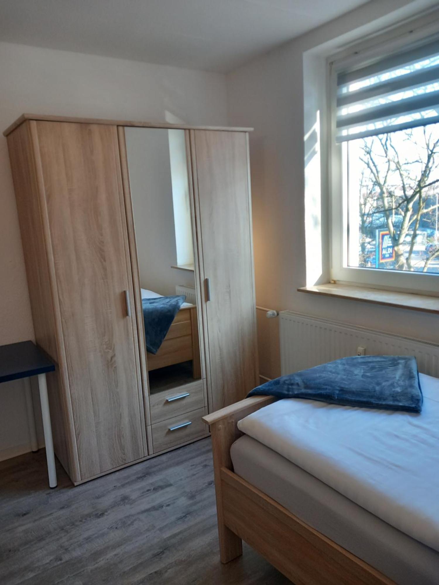 City Apartment Duisburg 1#Netflix &Wlan &Kingsize Bett &Kaffee Maschine & Central & 500M Innenhafen & 2 Min U Bahn Exterior photo